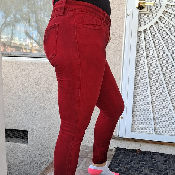 GUESS LOW RISE STAINED RED JEANS - Picture 15 of 16